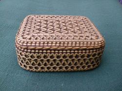 wooden-box1.jpg (13657 bytes)