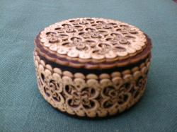wooden-box2.jpg (12264 bytes)